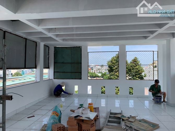 TÒA NHÀ 5 LẦU - 7x17 - TRỐNG SUỐT CÓ THANG MÁY - MT TRẦN VĂN KIỂU Q6 - 7