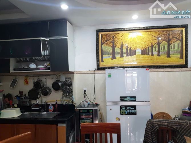 BÁN NHÀ 3 TẦNG KIỆT Ô TÔ HOÀNG DIỆU CÓ GARA Ô TÔ, 75M2 NGANG GẦN 7M - 7