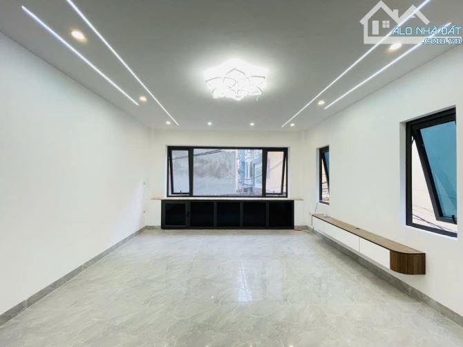 NHÀ MỚI 7 TẦNG THANG MÁY - MẶT TIỀN RỘNG - NHỈNH 12 TỶ – LÔ GÓC 2 MẶT THOÁNG – KIM GIANG - 7