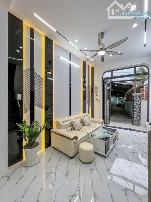 BÁN NHÀ TRỆT LẦU MỚI 100% ĐANG HOÀN THIỆN CÁCH CHỢ AN BÌNH 100M- ĐƯỜNG HOÀNG QUỐC VIỆT - T - 7