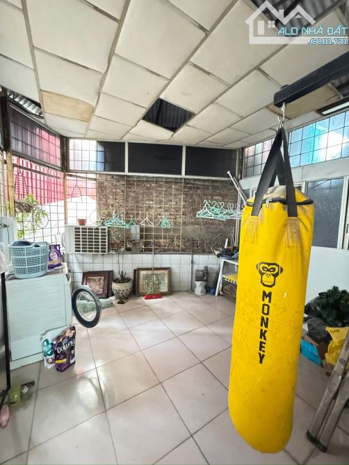 Bán nhà siêu đẹp La Thành Ba Đình gần trường ,chợ tiện ích bạt ngàn dt 50/54m 3T mt 3.6m - 7