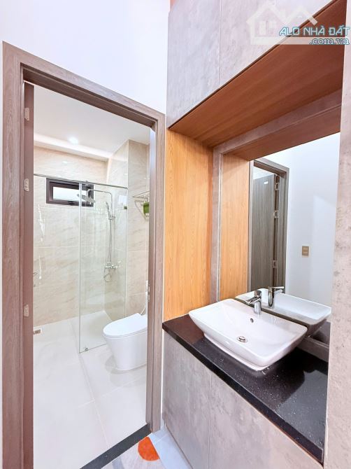 Bán nhà đẹp 3 tầng, đường Hòa Minh 14, Liên Chiểu. Diện tích 70m2. Giá 7.35 tỷ - 7