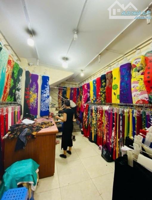 Giáp Bát, diện tích 54m, 2tầng, MT 9m, giá 13.5 tỷ Hoàng Mai