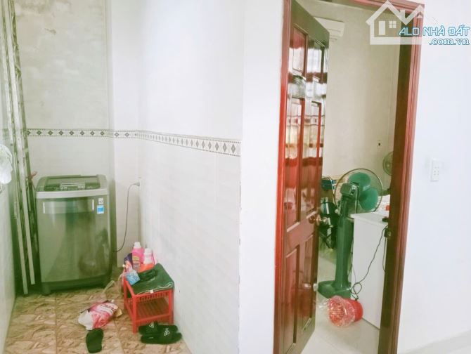 BÁN NHÀ 3 TẦNG KIỆT Ô TÔ HOÀNG DIỆU CÓ GARA Ô TÔ, 75M2 NGANG GẦN 7M - 8