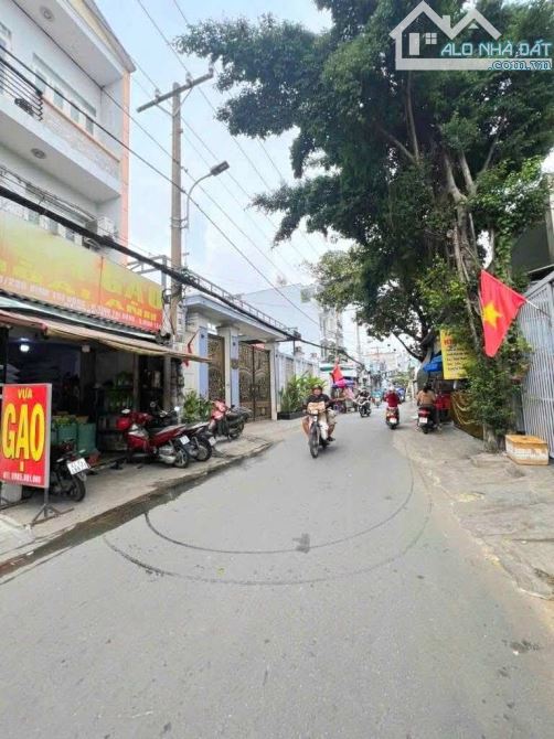 NHÀ ĐẸP BÌNH TRỊ ĐÔNG - 1 TRỤC TÊN LỬA - CẠNH MẶT TIỀN - ĐẾN AEON MALL CHỈ 5 PHÚT - 8