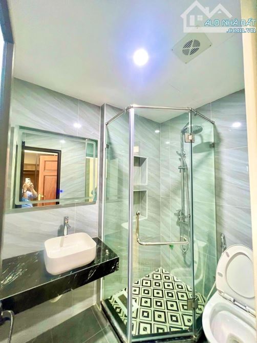 SIÊU PHẨM ĐỘI CẤN BA ĐÌNH 55M*8T*MT 4M THANG MÁY, 10M RA PHỐ, Ở VÀ KD - GIÁ 18 TỶ - 8