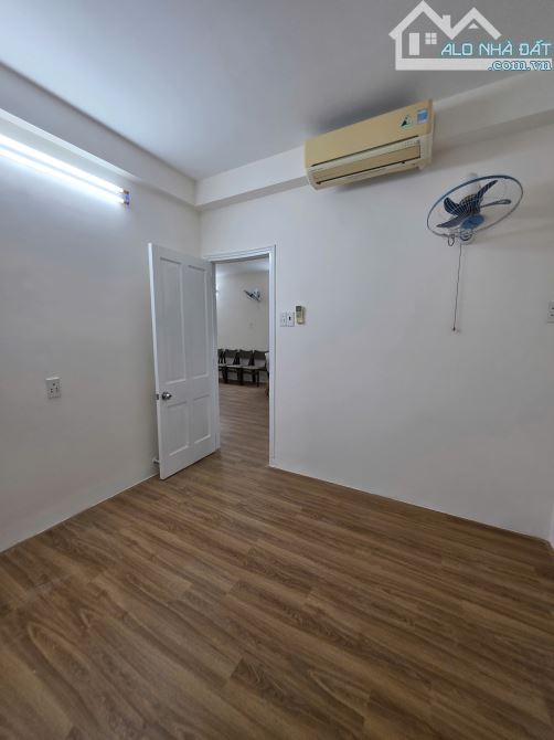 Chủ cần bán chung cư thang bộ Lô K Bàu Cát 2, đường Hồng Lạc P.10 Q.Tân Bình cũ : - 9