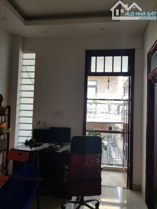 BÁN NHÀ 3 TẦNG KIỆT Ô TÔ HOÀNG DIỆU CÓ GARA Ô TÔ, 75M2 NGANG GẦN 7M - 9