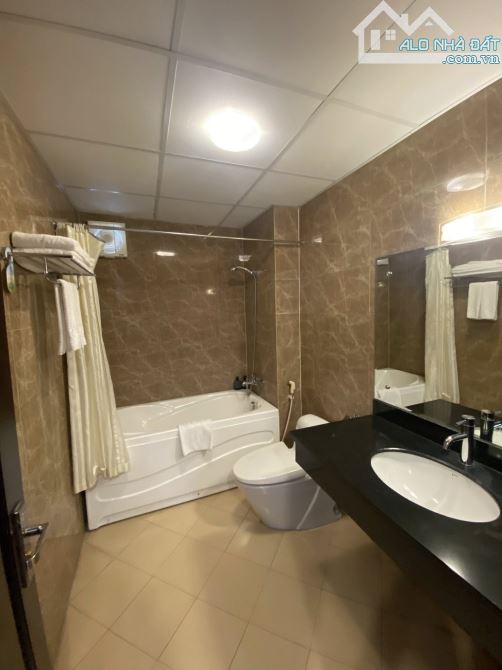 NGUYỄN KHÁNH TOÀN – KHÁCH SẠN 12 TẦNG – 258/288M² – MT 10M – 215 TỶ - 9