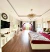 Biệt Thự Hiếm Hoà Minh , Cách Biển Nguyễn Tất Thành