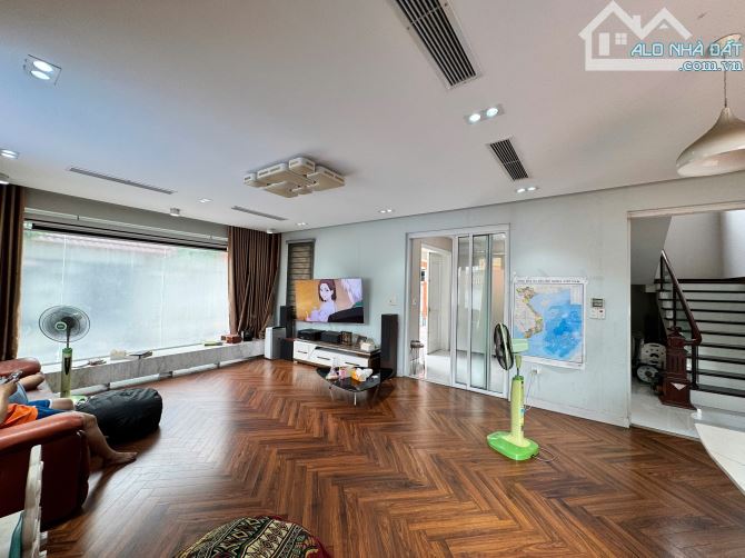 Bán Gấp Siêu Biệt Thự Phố Hoàng Ngân-Trung tâm TP Thái Nguyên -356m2, lô góc -Chỉ 14,5 Tỷ