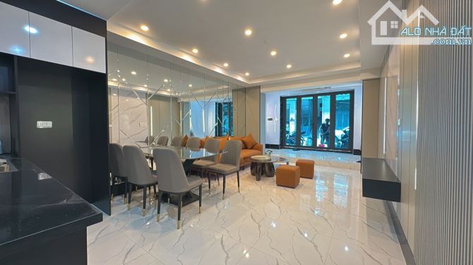TẬP THỂ TẦNG 1, Ô TÔ ĐỖ - 70m, 4.45 TỶ - CẠNH CHỢ, NỘI THẤT ĐẸP Ở NGAY - CẦU GIẤY