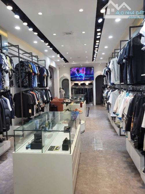 MẶT PHỐ THÁI HÀ - 63.2M² - PHỐ TO - VỈA HÈ RỘNG - DÒNG TIỀN ỔN ĐỊNH