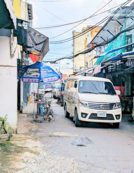🏠 BÁN ĐẤT TẶNG NHÀ 5.4 X 15M - CHỈ 7.X TỶ – THU NHẬP 216TR /NĂM - HXH HOÀNG TRỌNG MẬU