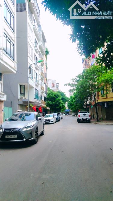 Bán đất phân lô Cầu Diễn, vỉa hè 3m, đường 12m, kinh doanh, dt 42m2, mt5m, 12,x tỷ.