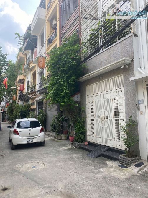 Cô chú e nhờ e bán nhà ở phố Hồ ĐẮc Di - Đống Đa. 40m2 ô tô tránh quay đầu đc 10.2 tỷ