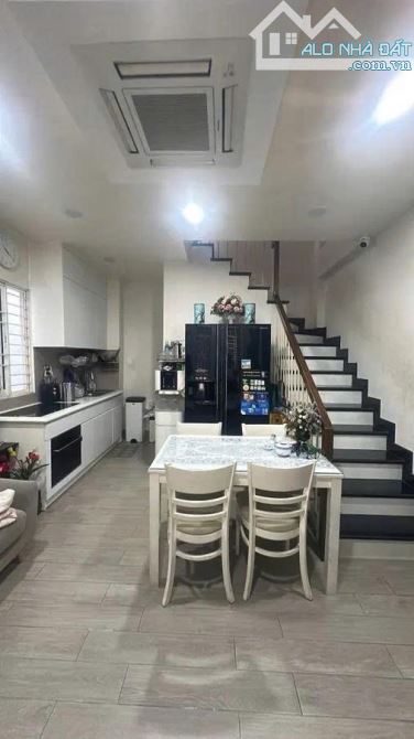 NHÀ ĐẸP FULL NỘI THẤT – NGUYỄN ĐÌNH KHƠI, P.4, Q.TÂN BÌNH – 5.3 TỶ