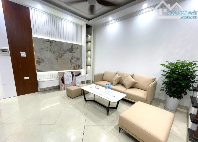🔥BÁN NHÀ PHỐ LONG BIÊN,5 TẦNG,MT5M,GẦN PHỐ, VEIW HỒ, HÀNG XÓM MIPEC,KINH DOANH, GIÁ 7.XT