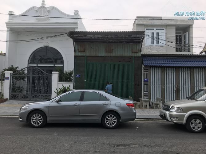 BÁN NHÀ ĐƯỜNG 3 THÁNG 2, ĐƯỜNG RỘNG CÓ VỈA HÈ