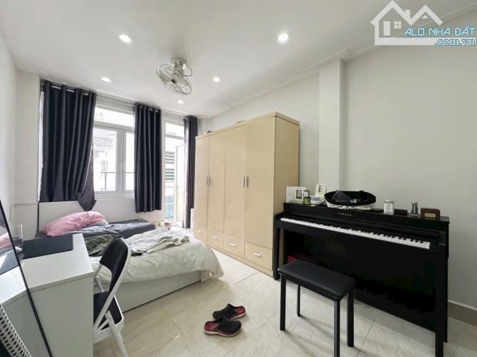Studio ban công lớn - máy giặt riêng quận 10.