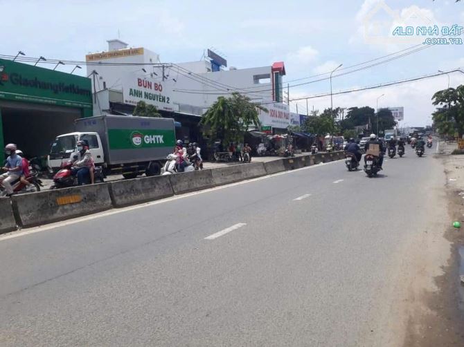 Bán đất Mặt Tiền đường Hà Huy Giáp, Quận 12 - Giáp Gò Vấp dt 10,5x81m