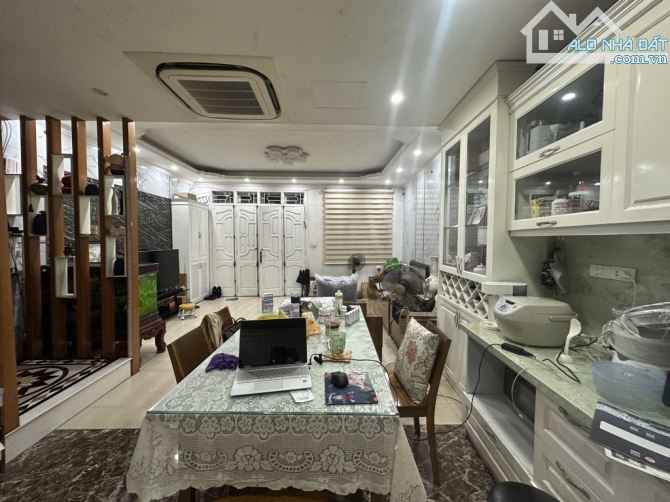 -VỊ TRÍ TUYỆT ĐỈNH - Ô TÔ 7 CHỖ ĐỖ CỬA- GẦN PHỐ -10 m Ô TÔ TRÁNH -FULL CÔNG NĂNG -MT 5,2m