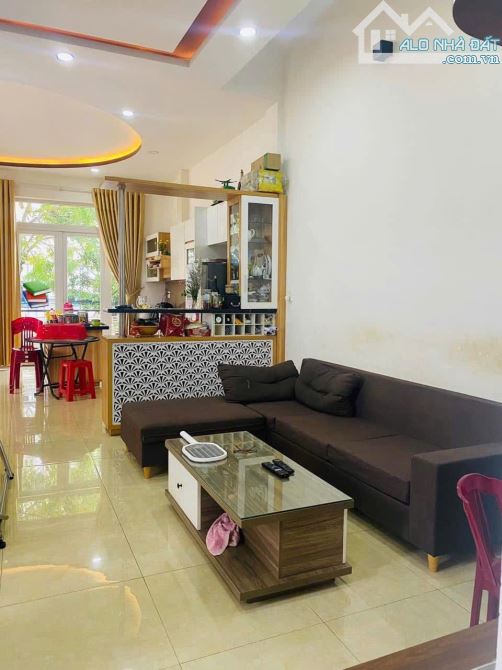 Căn góc 2 mặt tiền Phan Chu Trinh ngay chợ, 6x14m