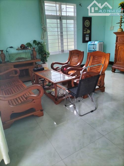 Cần bán nhanh Nhà còn mới gần đường ven biển bao nội thất.