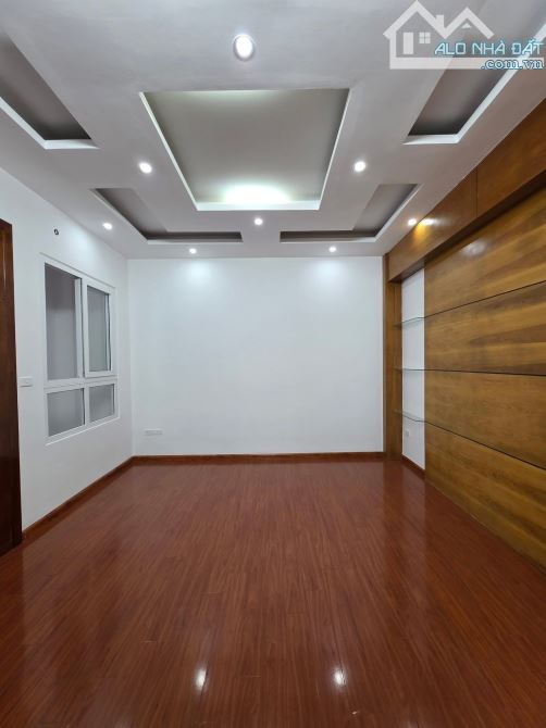 Phạm Tuấn Tài, 60m, Phân lô vỉa hè, 3 ô tô tránh, Kinh doanh tốt, Sổ vuông, Mặt tiền rộng