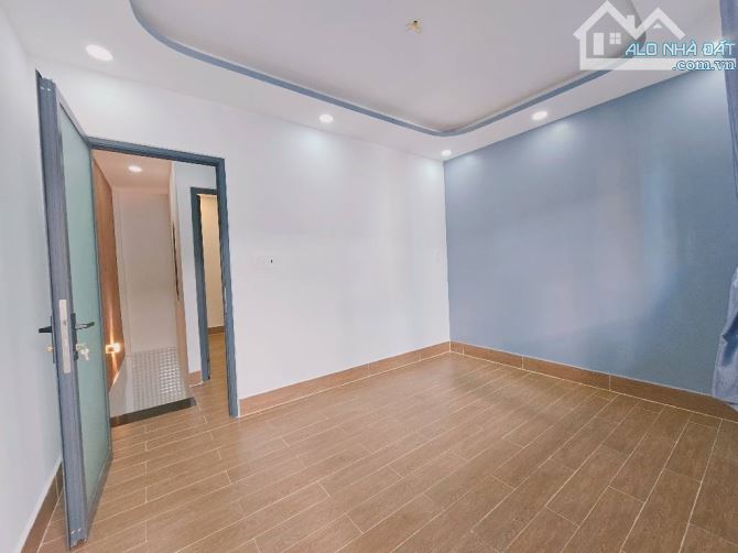 NHÀ ĐẸP 2 TẦNG - KẾ CHỢ TÂN BÌNH - 30M2 - LẠC LONG QUÂN - TÂN BÌNH - NỞ HẬU - GIÁ NHỈNH 4.