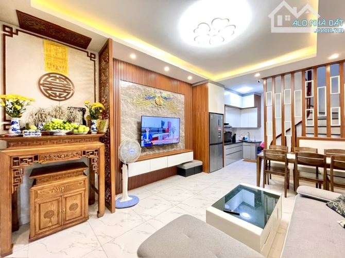 Bán nhà Vĩnh Hưng, Hoàng Mai, Dt 32m2, 2t mt 3.9m, mới đẹp ở ngay.