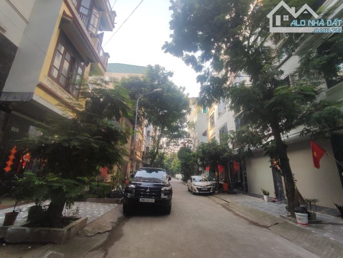 Bán gấp! Hàng Bè, Mậu Lương DT 50m2, 5 tầng, MT 4m, ô tô tránh, vỉa hè, KD, nhỉnh 11 tỷ