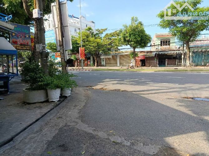 Bán mặt tiền Nguyễn Lương Bằng dt 200 m2 nhà C4 ngang 21,15 giá 20.8 tỷ.Liên Chiểu