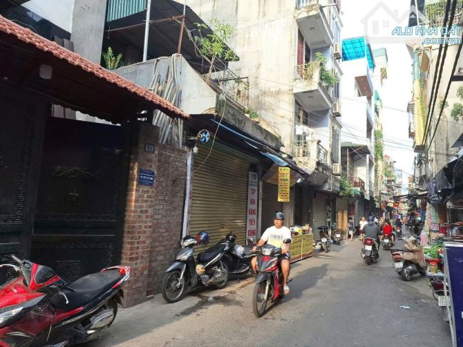 Lô góc Trần Khát Chân thông số vàng, vị trí kinh doanh đỉnh 141m2, mặt tiền 8m, 31.5 tỷ