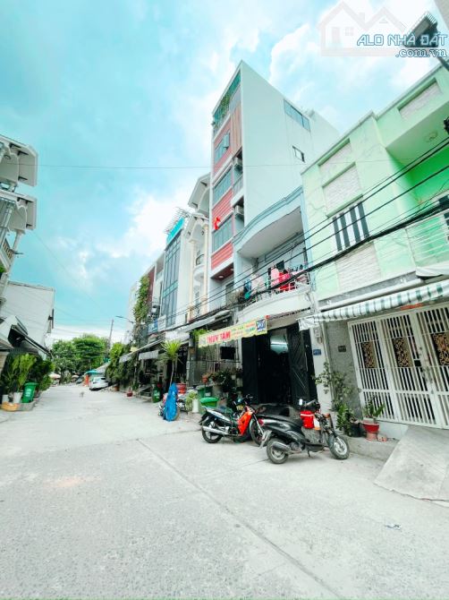 BÁN NHÀ GẦN AN DƯƠNG VƯƠNG 3 TẦNG 94M2 HẺM XE HƠI NÉ THÔNG TỨ TUNG GIÁ 6.X TỶ