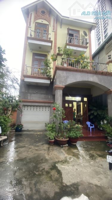 Cần bán căn biệt thự mini cách đường Nguyễn Duy Trinh chỉ vài bước châ, khu dân cư sầm uất