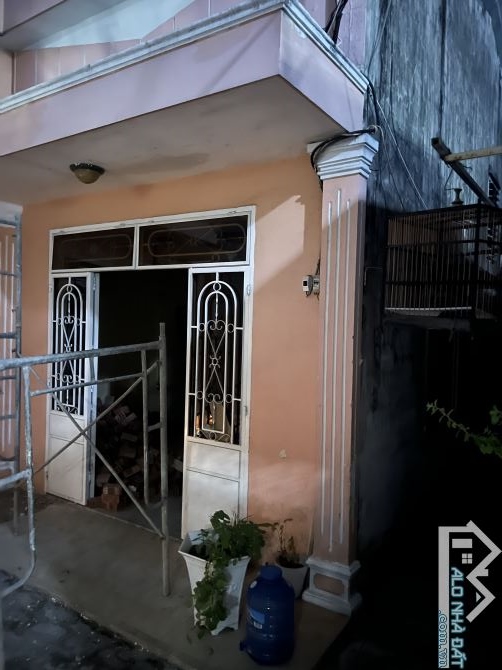 Nhà cấp 4 kiệt Cù Chính Lan . DT:60m , ngang 5m . Giá : 2tỷ350 TL
