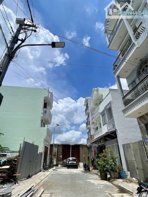 BÁN NHÀ ĐẸP BÌNH TÂN 4X16 HẺM XE HƠI - 3 TẦNG  CHỈ 4,7 TỈ