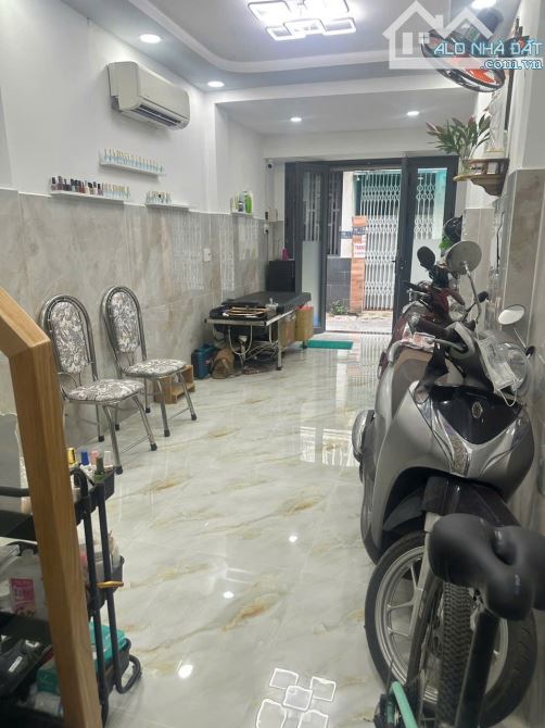 Nhà đẹp Trường Chinh, hẻm xe hơi, 3 tầng, khu VIP, đủ công năng, đủ tiện ích, chỉ 5.x tỷ