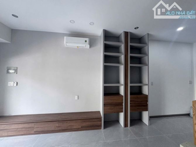 NHÀ 1 TRỆT 1 LẦU MẶT TIỀN ĐƯỜNG NGUYỄN THÀNH ĐỒNG