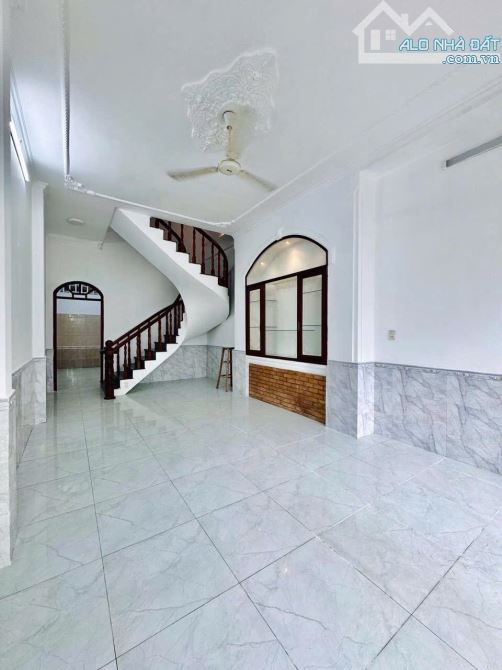 NHÀ 4 TẦNG LÊ VĂN THỌ GV - GẦN CV LÀNG HOA - KHU CAO TẦNG - Ô TÔ ĐẬU CỬA - 70M²(4,1×17)