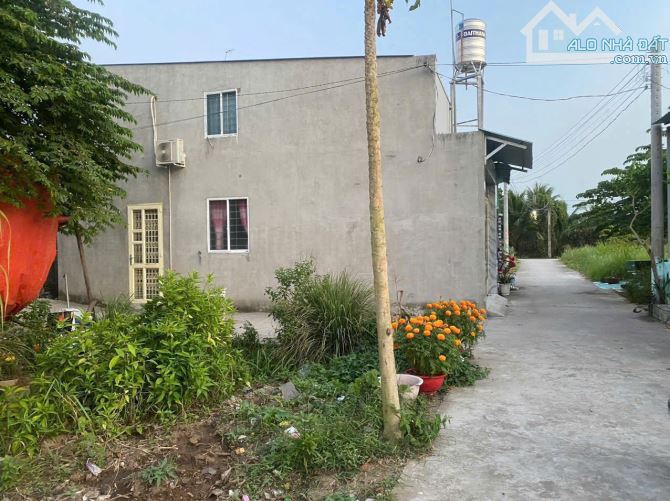 Cần bán 40m2 thổ giá 495tr thuộc Long An, CĐ cách ĐT 830 tầm 1km sổ sẵn