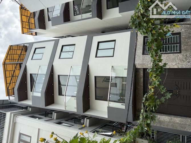 Hiếm! Nhà Lô Góc, 4PN, Full Nội Thất Thượng Thanh – Giá Cực Tốt!