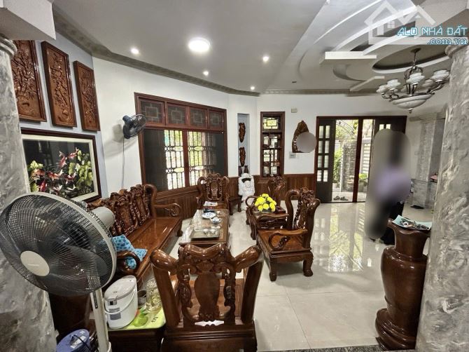 Q7 BIỆT THỰ LÔ GÓC ĐẲNG CẤP KDC VEN SÔNG TÂN PHONG 8x17.5M 7PN HIẾM CĂN BÁN