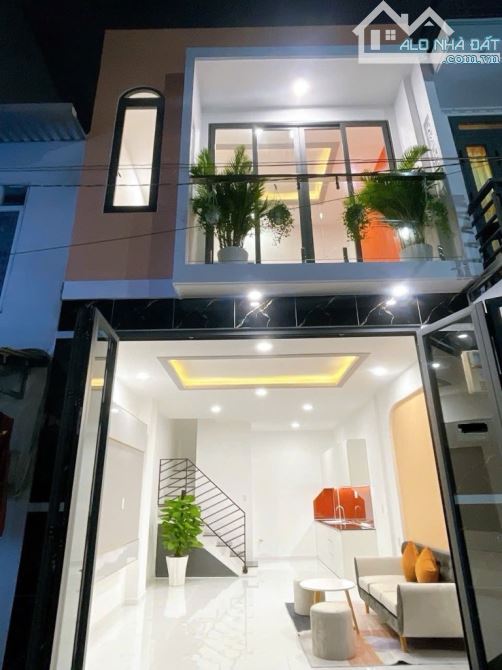 CẦN BÁN NHÀ KHU VIP DÂN TRÍ TÂN PHÚ - ĐƯỜNG TRƯỚC NHÀ 6M- GẦN TRƯỜNG THPT TRẦN PHÚ