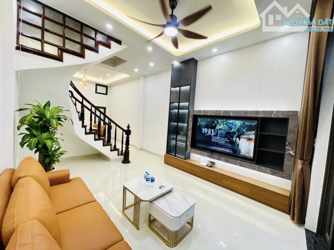 Bán Nhà Cổ Nhuế 50m, 5 tầng , Ngõ Rộng 4m, Ô TÔ Đỗ 30m Ra Phố ,Đủ Nội Thất, Ở Ngay