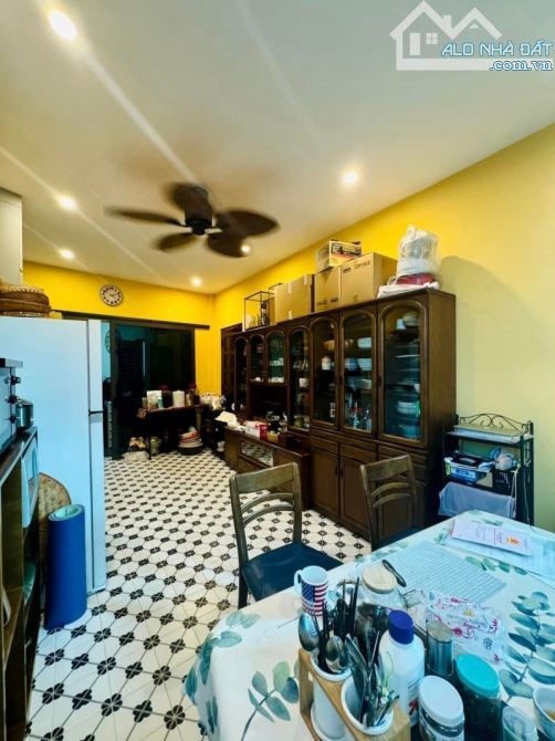 Hoàng Quốc Việt – 90m² – MT 5.6m – SÂN TRƯỚC – gần Công viên Nghĩa Tân – 21.5 tỷ