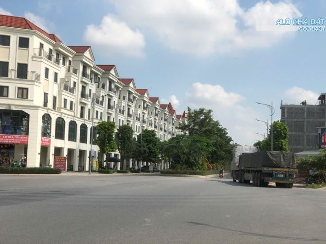 SIÊU PHẨM 75M2 ĐẤT P.LÔ DV THĂNG LONG 9 LAI XÁ– MT 5.67M CỰC ĐẸP- VIEW HỒ HAI THOÁNG.