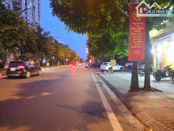 MẶT PHỐ LÝ THƯỜNG KIỆT - HÀ ĐÔNG - KINH DOANH - VỈA HÈ - DT 40M X 4 TẦNG - MT 4M