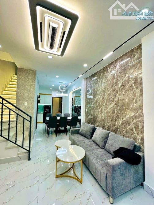 Nhà nội thất tốt, Âu Cơ, P.9, Tân bình, chỗ đậu ô tô, 5.6 tỷ